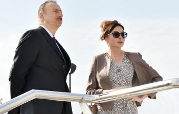 Prezident və birinci xanım Sumqayıtdakı tibbi maska fabrikinin açılışında